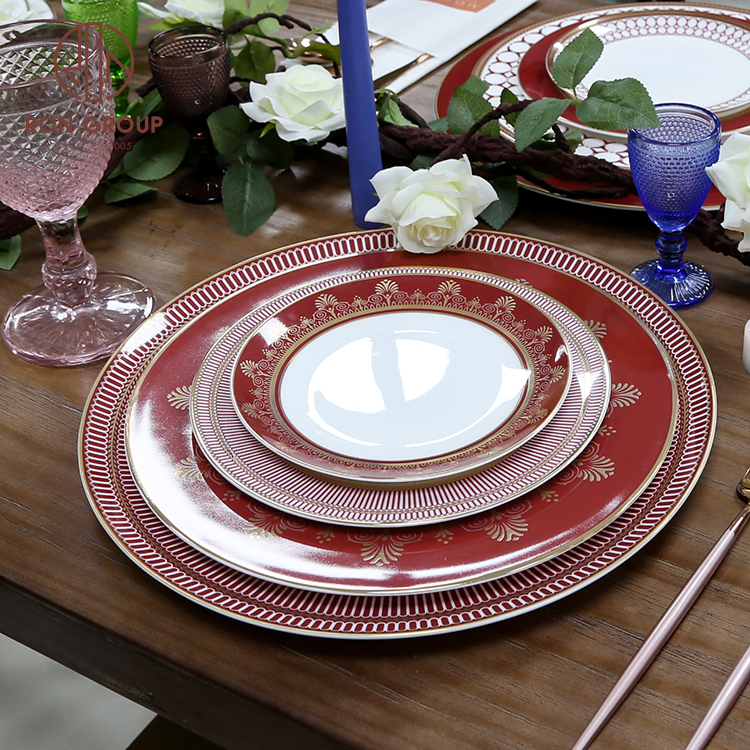 Porcelain vintage gold rim red dinner set round ceramic dinner plate for hotel and home decoration