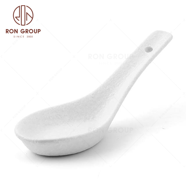 RNPC628-0101 Wholesale Elegant White Style Restaurant Hotel Cafe Ceramic Spoon