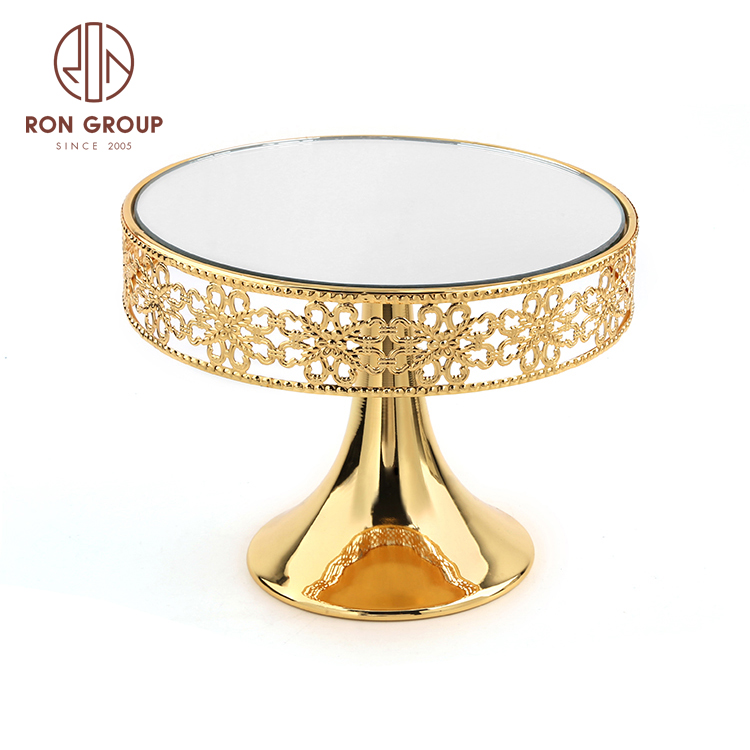2021 New Design Round Gold Metal Crystal Beaded Cake Stand For Wedding